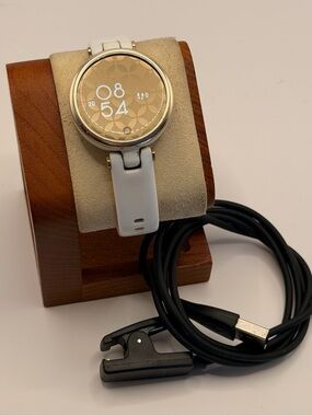 Garmin Lily, Tested, Gold/white, Charger Included, Women Smart Watch